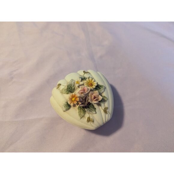 Vintage Lefton Hand-Painted Clam Shell Porcelain Trinket Box Floral KW 3780 - Picture 1 of 4